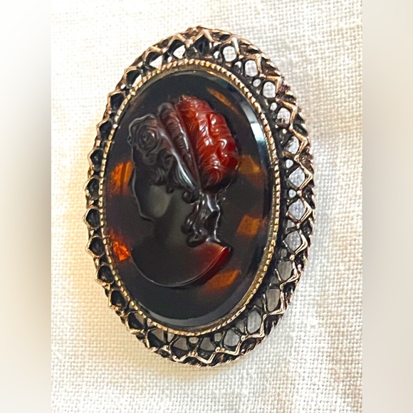 VTG Amber / Tigers-Eye Cut Glass Cameo Woman Facing Left 2.25”L - Picture 4 of 7